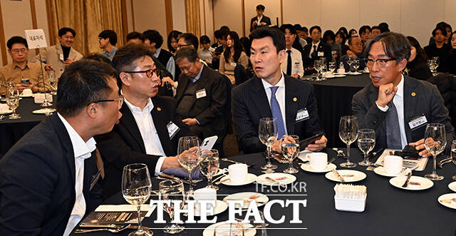 김기정 한국인터넷신문협회 회장이 10일 오후 서울 중구 프레스센터에서 열린 2025 인터넷신문 언론윤리대상에 참석해 개회사를 하고 있다. /임영무 기자