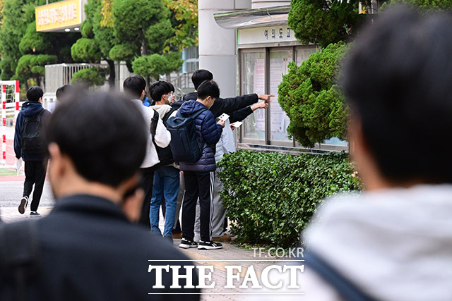 2026학년도 대학수학능력시험(수능)이 사흘 앞으로 다가온 가운데 올해 수능 한파는 없지만 일교차가 크게 벌어져 건강관리와 옷차림에 각별히 유의해야겠다. /남윤호 기자