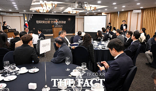 김기정 한국인터넷신문협회 회장이 10일 오후 서울 중구 프레스센터에서 열린 2025 인터넷신문 언론윤리대상에 참석해 개회사를 하고 있다. /임영무 기자