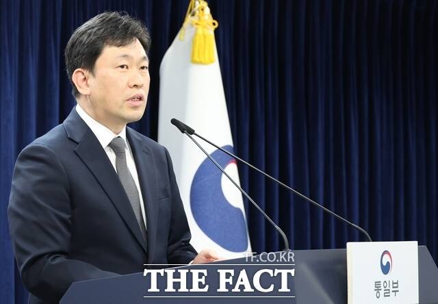 통일부는 10일 정동영 장관의 한미연합훈련 조정 필요성 언급에 대해 군사적인 측면뿐만 아니라 남북 관계와 한반도 정세의 중요한 함의가 있던 점에서 한 말이라고 밝혔다. /뉴시스