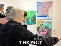  '붓으로 삶을 이야기하다'…대전시노인복지관, 미술반 어르신들 전시회