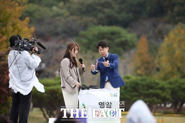 KBS 전국노래자랑 영암군 편이 8일 군서면 왕인박사유적지 특설무대에서 열리고 있다. /영암군