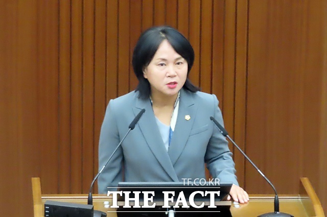 박란희 의원이 11일 세종시의회 제102회 정례회 제1차 본회의에서 5분 자유발언을 하고 있다. /김형중 기자