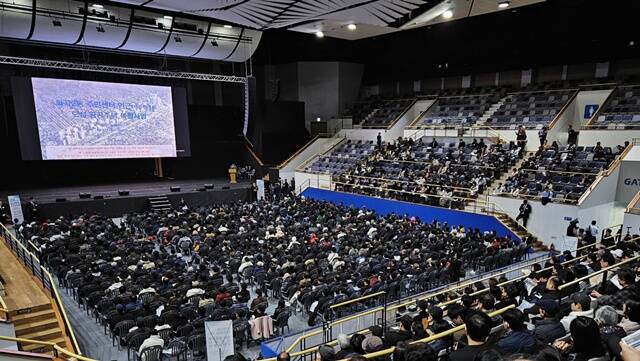 한국토지주택공사(LH)는 11일 서울 강서구 KBS아레나에서 화곡2동 주민센터 인근 도심 공공주택 복합사업(이하 도심복합사업) 신속 추진을 위한 주민설명회를 개최했다. /한국토지주택공사