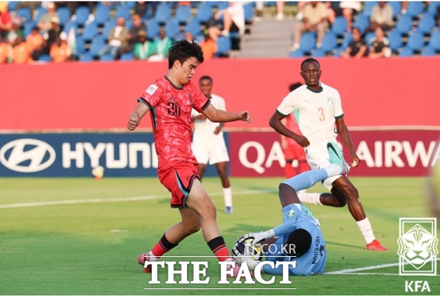 상대 골키퍼와 1대1 찬스를 맞이한 남이안./도하=KFA