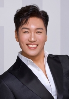  트롯가수 홍원빈, '가요무대'서 울림의 깊은 중저음 발산