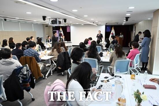 양주시가 11일 경기도교육청 북부청사에서 전국에선 처음으로 유보통합 바우처 시스템 시연회를 진행하고 있다. /양주시