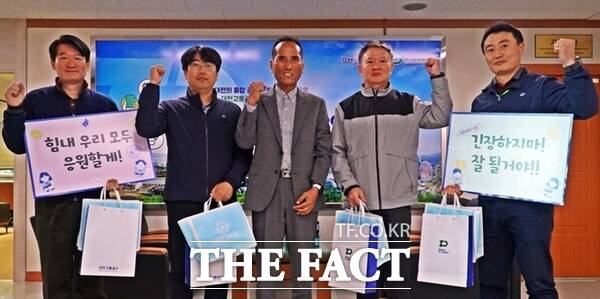 대전교통공사는 11일 지난 2015년부터 매년 이어지고 있는 대전교통공사의 대표적인 가족친화 프로그램으로 2026학년도 수학능력시험 수험생 자녀를 둔 직원들에게 격려품을 지급하고 응원의 시간을 가졌다. /대전교통공사