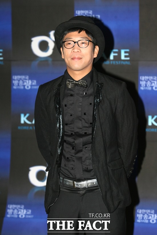 가수 겸 프로듀서 MC몽이 주저흔이 남은 손목 사진을 공개하고 향후 악플에 대한 강경대응 방침을 알렸다./더팩트 DB