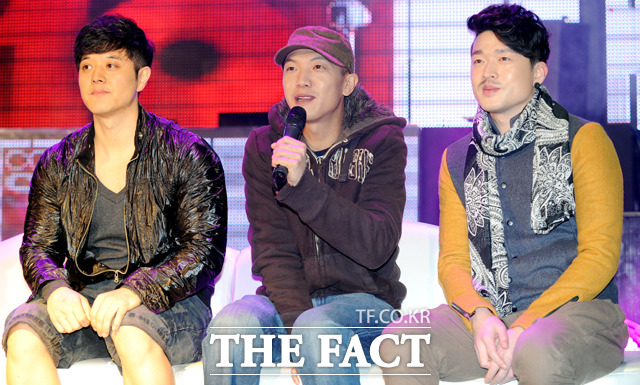 그룹 구피의 박성호(오른쪽)는 <더팩트>에 최근 구피를 찾는 행사와 축제가 부쩍 늘어났다고 전했다./ 더팩트 DB