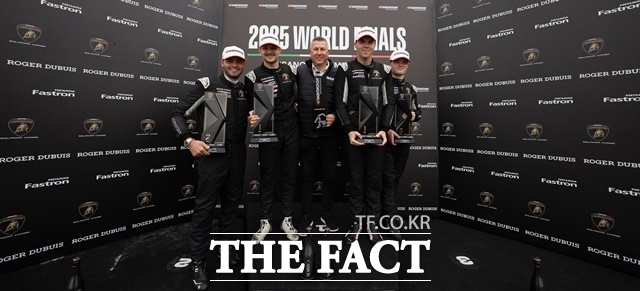 (왼쪽부터) 프로 클래스 2위팀 스쿠데리아 빌로르바 코르세, 1위팀 웨인 테일러 레이싱, 3위팀 ANSA 모터스포트 이미지. /한국타이어