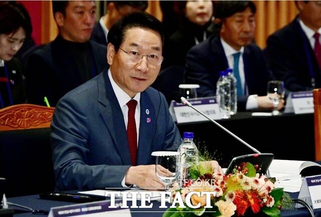 유정복 인천시장이 12일 연수구 경원재에서 열린 제8회 한일시장지사회의에서 인사말을 하고 있다./인천시