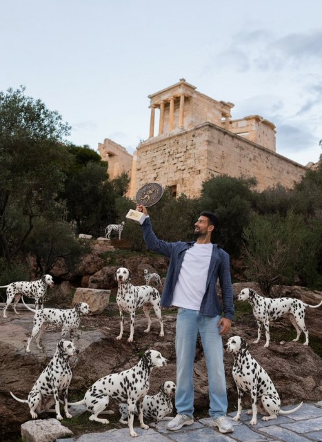 이것도 유머의 한 종류. 조코비치는 이번 101번째 우승 후 달마시안들과 함께 우승트로피를 든 합성사진을 공개했다. 영화 '101마리 달마시안'을 안다면 웃음이 절로 나오게 된다. / 조코비치 소셜미디어