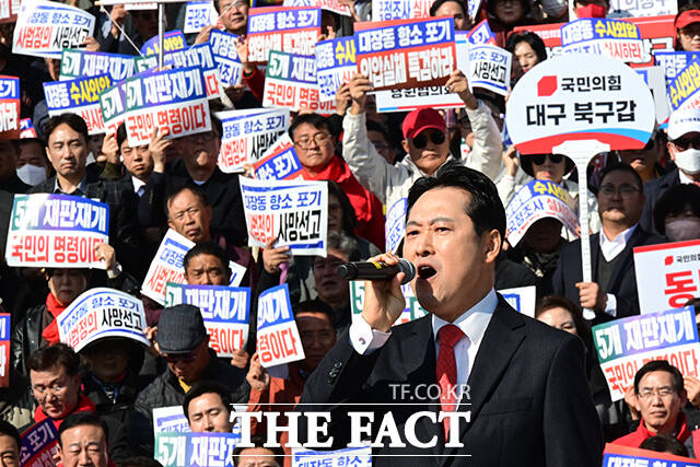 장동혁 국민의힘 대표가 12일 오전 서울 여의도 국회에서 열린 '대장동 일당 7400억 국고 환수 촉구 및 검찰 항소포기 외압 규탄대회'에 참석해 규탄사를 하고 있다. /국회=남윤호 기자