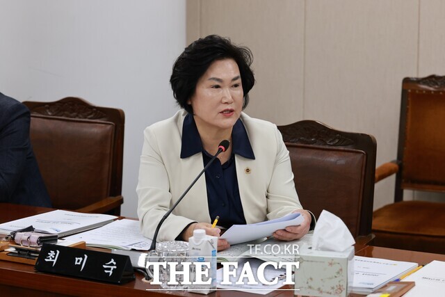 최미숙 전남도의회 의원이 11일 일자리투자유치국 행정사무감사에서 발언하고 있다. /전남도의회