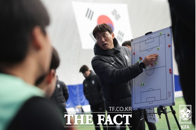 한국의 U-17 대표팀을 이끌고 있는 백기태 감독은 15일 잉글랜드와 2025 FIFA U17 월드컵 32강전을 앞두고 