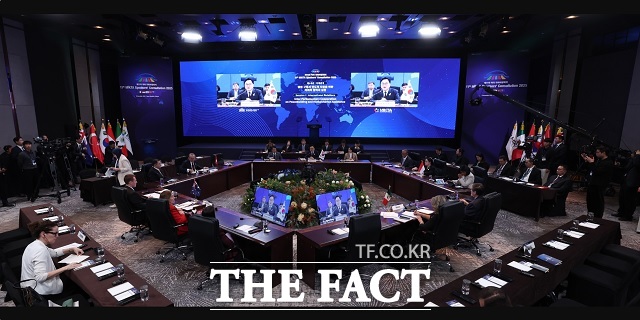 우원식 국회의장이 12일 서울 광진구 그랜드&비스타 워커힐 호텔에서 열린 제11차 믹타(MIKTA) 국회의장회의를 의장국 자격으로 주재하고 있다. /국회의장실 제공