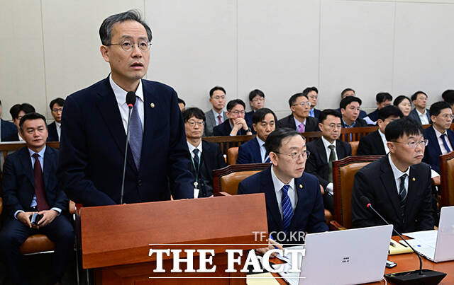 국민의힘 소속 임이자 국회 기획재정위원장은 이날 회의를 시작하며