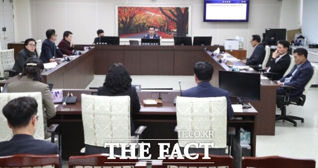 정읍시의회 ‘송전선로 및 화력발전소 대책 특별위원회’는 지난 11일 정읍 지역 내 송전선로 건설사업과 바이오매스 화력발전소 공사중지 가처분신청 추진상황에 대해 논의했다. /정읍시의회