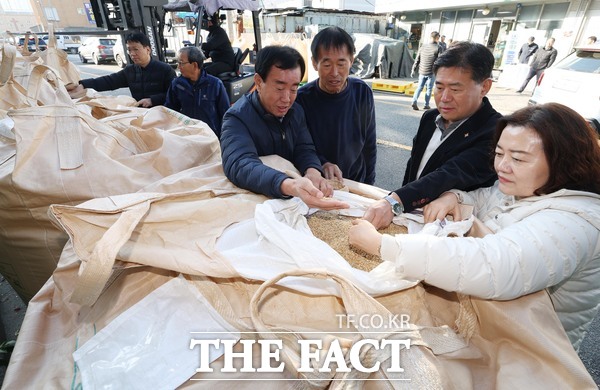 산내농협 경제사업장에서 ‘2025년산 공공비축미곡 건조 벼 매입’이 진행되고 있다. /대전 동구