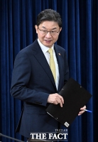  출입기자단 월례 간담회 참석하는 이억원 금융위원장 [포토]