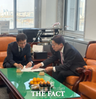  박형준 부산시장, 국회 찾아가 가덕도 신공항 등 사업에 국비 반영 요청