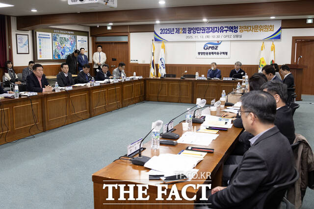광양경자청이 2025년 제2회 광양만권경제자유구역청 정책자문위원회를 개최하고 있다. /광양경자청