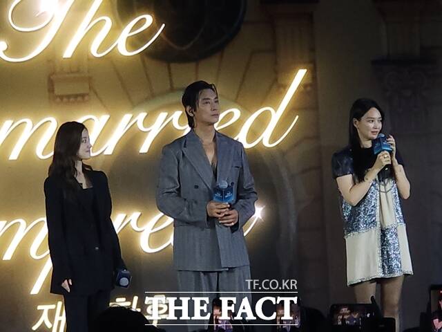 배우 이세영 주지훈 신민아(왼쪽부터)가 디즈니+ 새 오리지널 '재혼황후' 촬영에 관한 이야기를 전해 공개에 대한 기대감을 높였다. /김샛별 기자