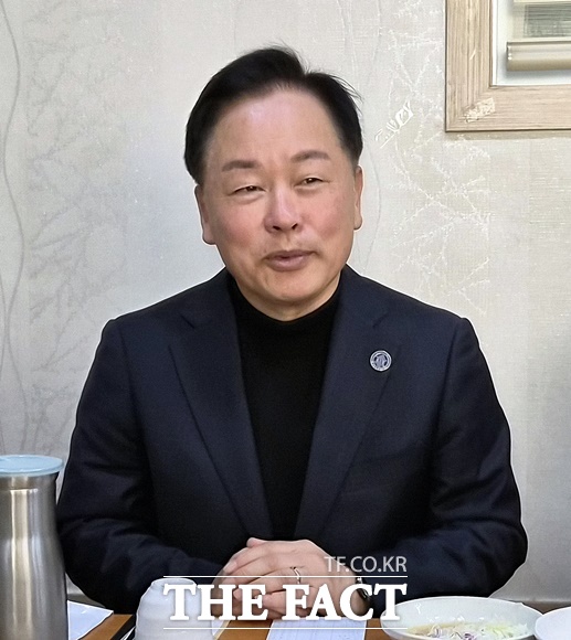 임경호 공주대총장이 12일 공주시언론인협회와 간담회를 갖고 있다. /김형중 기자