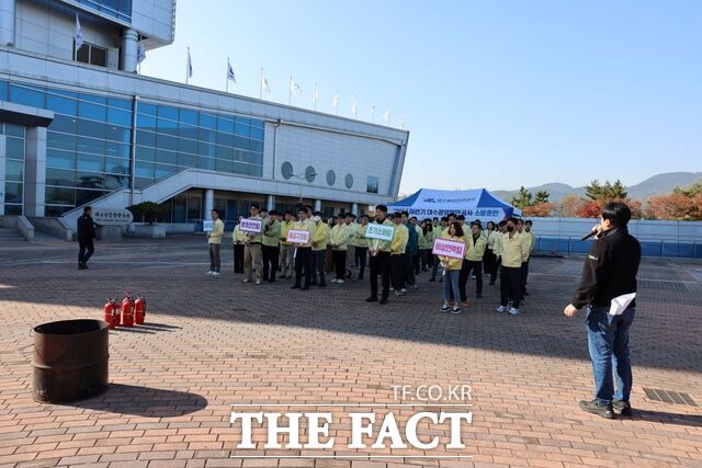 여수광양항만공사가 2025년 하반기 자체 화재대피훈련을 실시하고 있다./여수광양항만공사