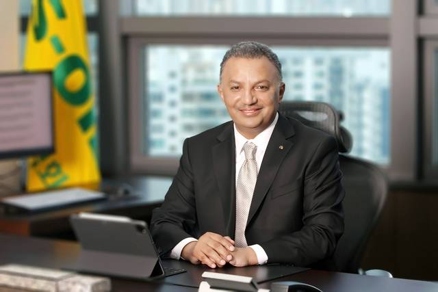 안와르 알 히즈아지 에쓰오일 CEO가 경제 발전에 기여한 공로로 금탑 산업훈장을 수상했다. /에쓰오일