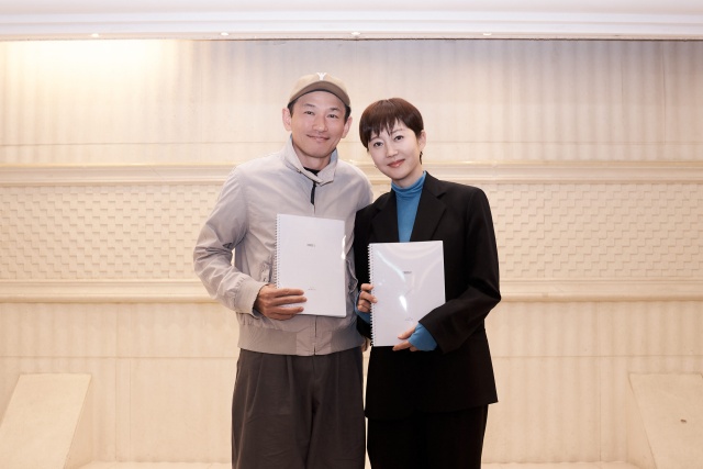 배우 황정민(왼쪽)과 염정아가 영화 크로스 2로 돌아온다. /넷플릭스