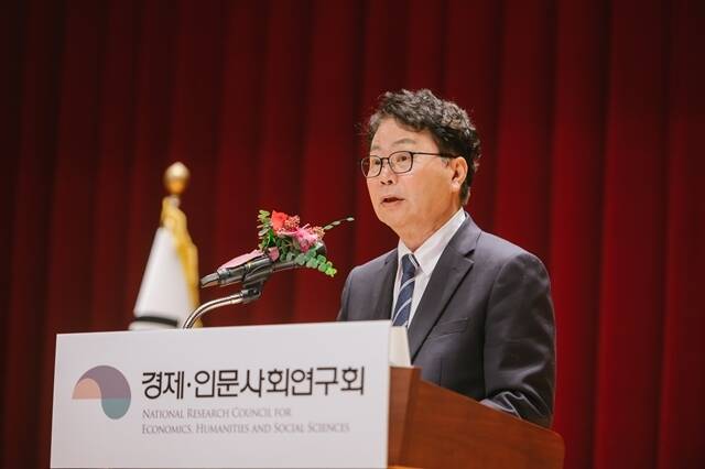 이한주 신임 경제·인문사회연구회 사장은 13일
