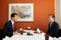  오찬 회동 갖는 김윤덕 국토부 장관과 오세훈 서울시장 [포토]