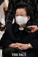  이배용 전 국교위원장, 취재진 질문에 '눈 감고 묵묵부답' [포토]