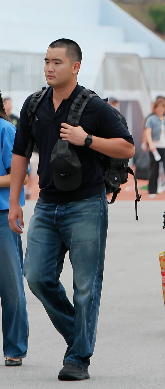 이재용 삼성전자 회장의 장남 이지호 씨가 지난 9월 15일 경남 창원시 진해구 해군사관학교에서 열린 해군 학사장교 사관후보생 입영식 행사장으로 들어가고 있다. /삼성