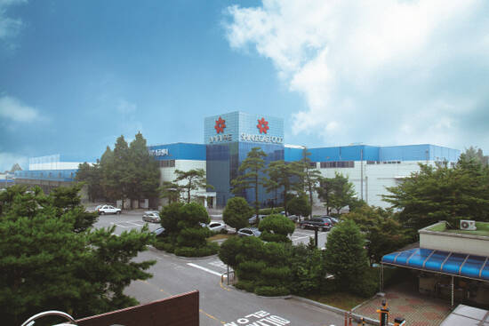 신세계푸드는 3분기 실적을 14일 공시했다. 영업이익은 전년 대비 41.4% 감소한 17억원을, 매출은 전년과 같은 3192억원을 기록했다. /신세계푸드