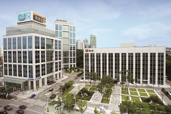 농심은 3분기 실적을 14일 공시했다. 3분기 영업이익은 전년 대비 44.7% 증가한 544억원을, 매출은 2.4% 뛴 8712억원을 기록했다. /농심