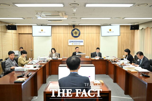 세종시의회 교육안전위원회가 14일 제102회 정례회 제1차 회의를 열고 있다. /세종시의회