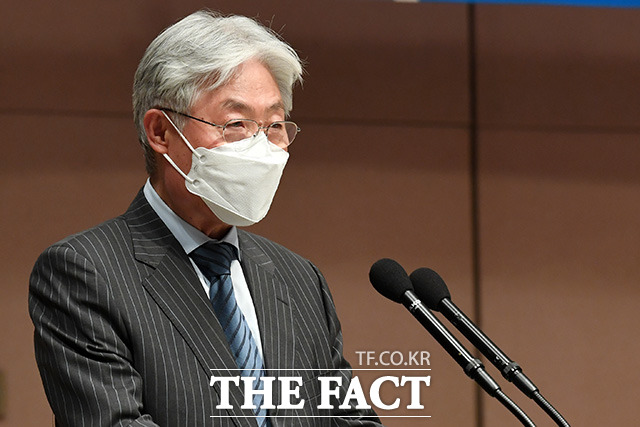 '제17회 기자의 날 기념식'이 열린 지난 2022년 4월 서울 중구 프레스센터에서 표완수 한국언론진흥재단 이사장이 축사를 하고 있다. /남용희 기자