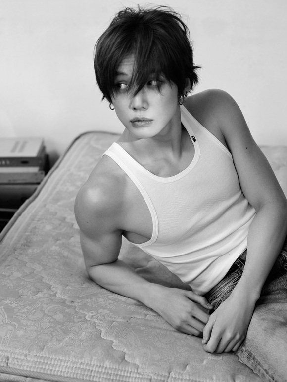 투모로우바이투게더 연준이 첫 솔로 앨범으로 초동 판매량 60만 장을 돌파했다. /빅히트 뮤직