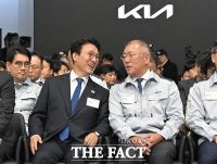  대화하는 김민석 국무총리-정의선 현대차그룹 회장 [포토]