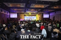  '2025 예술누림 페스티벌' 관람하는 장애인참여자·일반관객들 [포토]