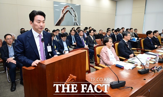 공영방송의 민낯을 드러낸 한모 전 KBS 예능센터장의 '출연 청탁 의혹'. 사진은 박장범 KBS 사장이 국회 과학기술정보방송통신위원회에서 열린 한국방송공사 등에 대한 국정감사에 출석해 인사말을 하고 있다. /남윤호 기자