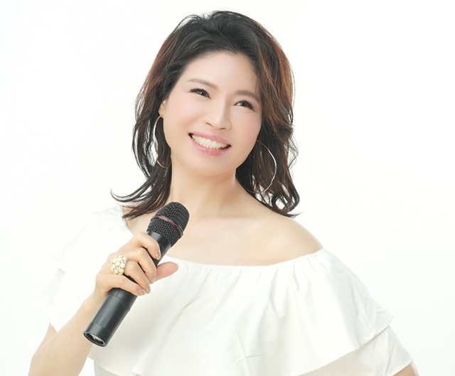 미소 린은 전북 남원 출신으로, 산과 들이 품은 자연의 정서를 어린 시절부터 온몸으로 느끼며 자랐다. 그가 직접 작사에 참여한 '석애목'은 한 편의 서정시처럼 가슴 절절한 사랑이 담겨있다. /케이아이