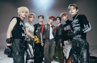  클로즈 유어 아이즈, 'blackout'으로 '하프 밀리언 셀러' 등극