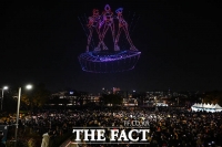  여의도 혼문 지키는 '드론 헌트릭스' [포토]