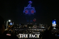  드론 2000대가 그리는 '케데헌'...'한강 드론 라이트 쇼' [TF사진관]