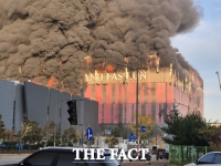  천안 이랜드물류센터에 큰 불…대응 1단계 발령