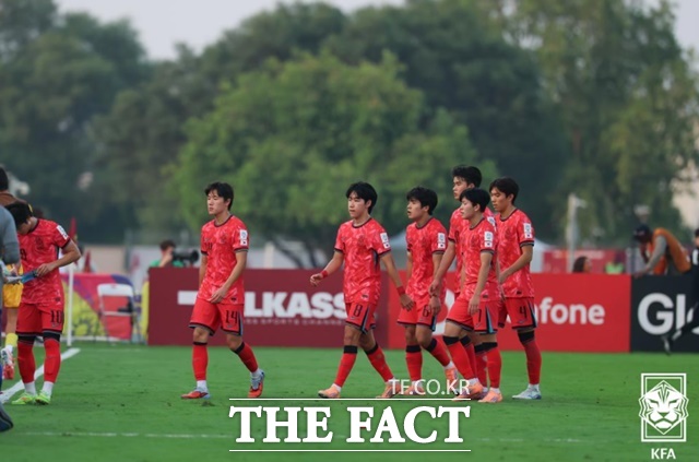 '우승 후보' 잉글랜드에 0-2로 져 대회 4경기 만에 여정을 마무리한 한국 선수들./KFA